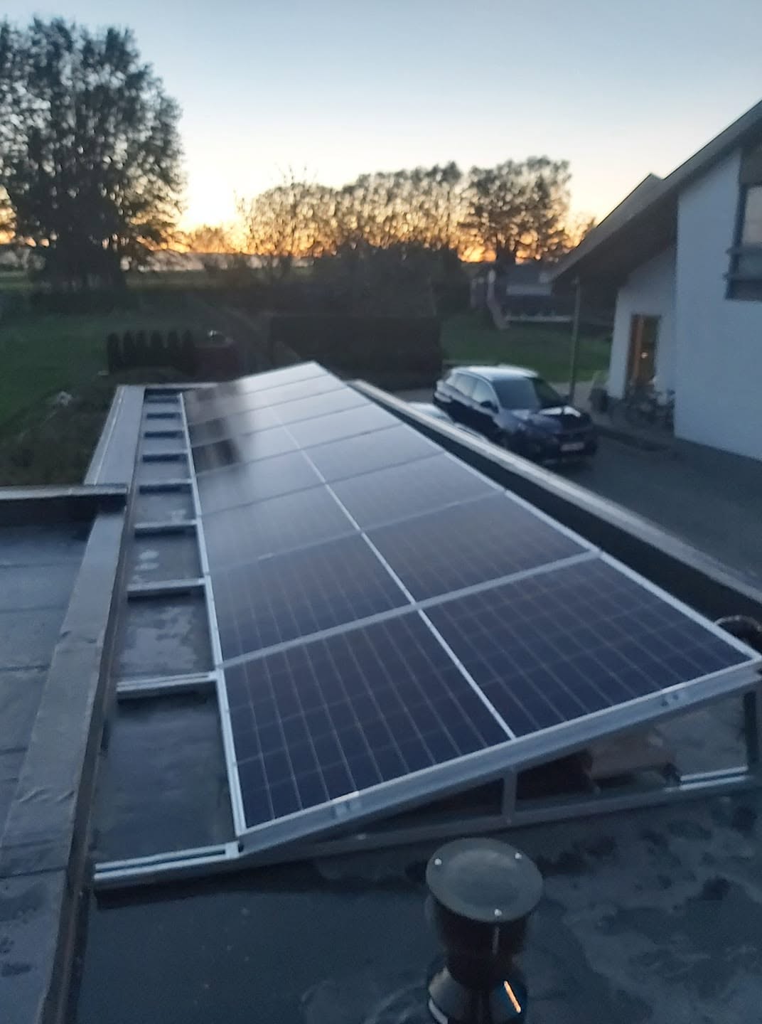 Plat dak met zonnepanelen?